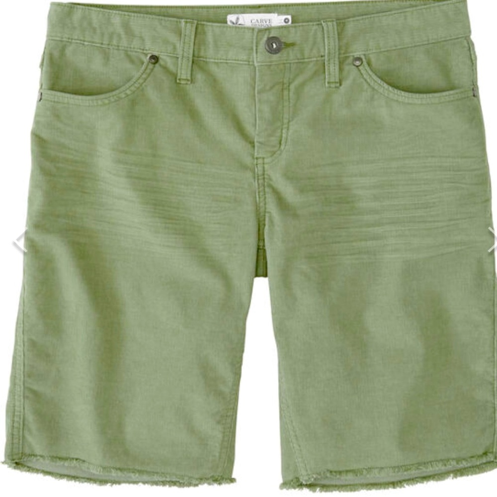 Carve women’s short size 4